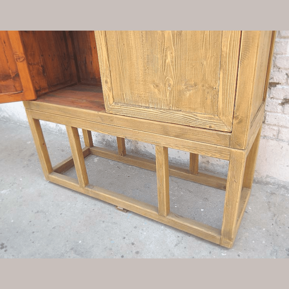 Wunderschöner Chinesischer Wohnzimmerschrank aus Massivholz