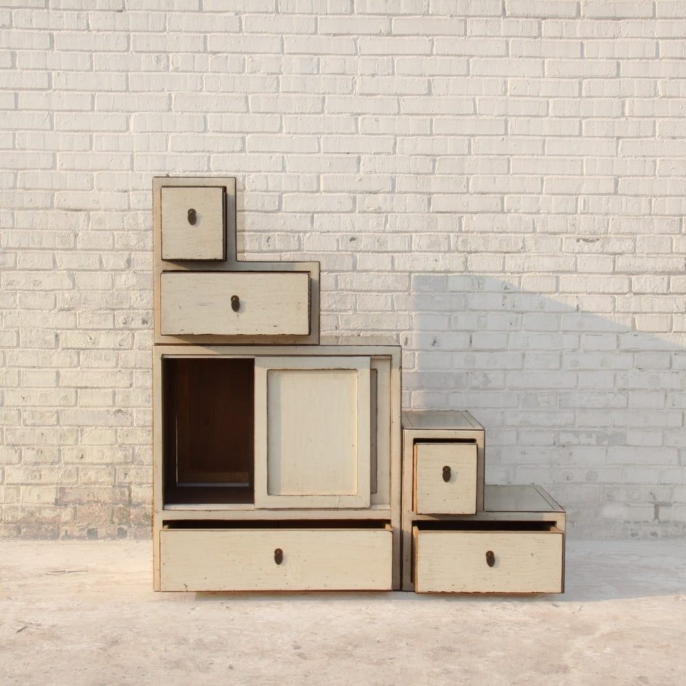 Eleganter Chinesischer Treppenschrank aus massivem Naturholz in Weiss