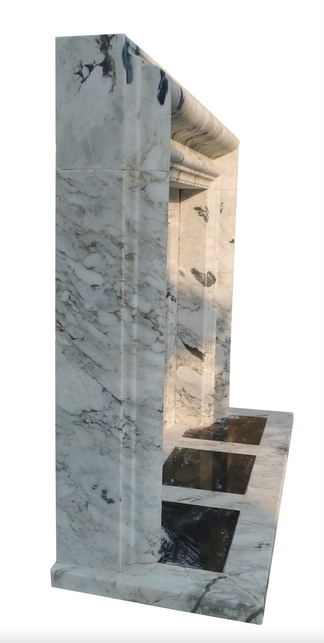 In Handarbeit hergestellter Kamin aus echtem Marmor