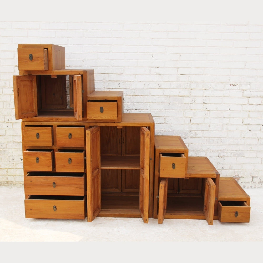 Trepppenschrank aus Massivholz mit natürlicher Patina handgefertigt