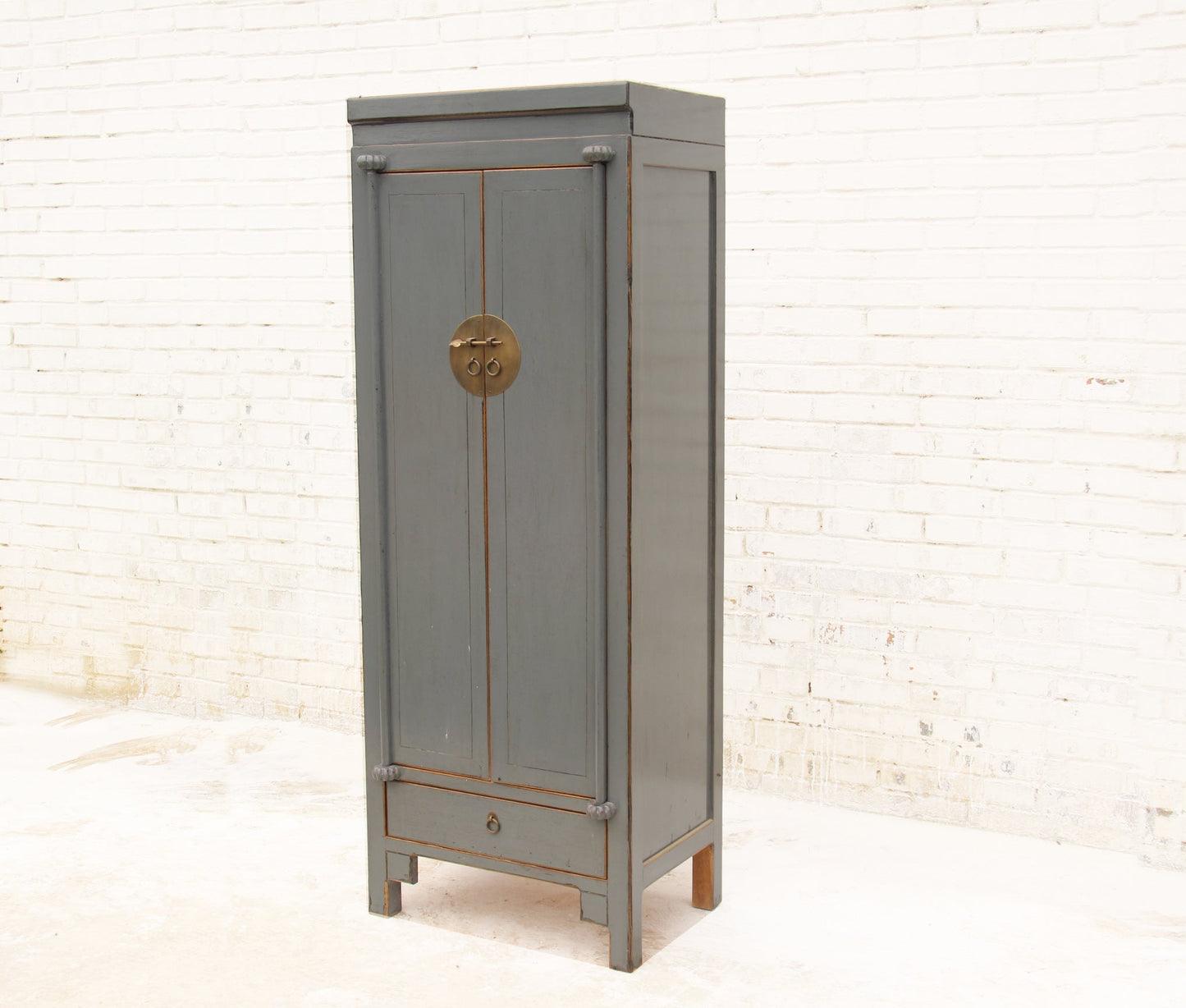 Antiker China Schrank aus Massivholz