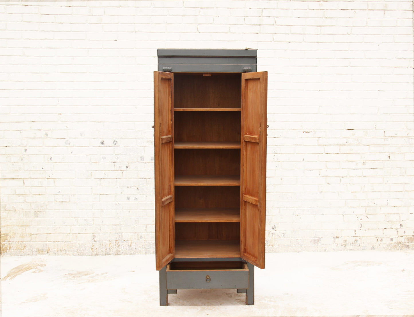 Antiker China Schrank aus Massivholz