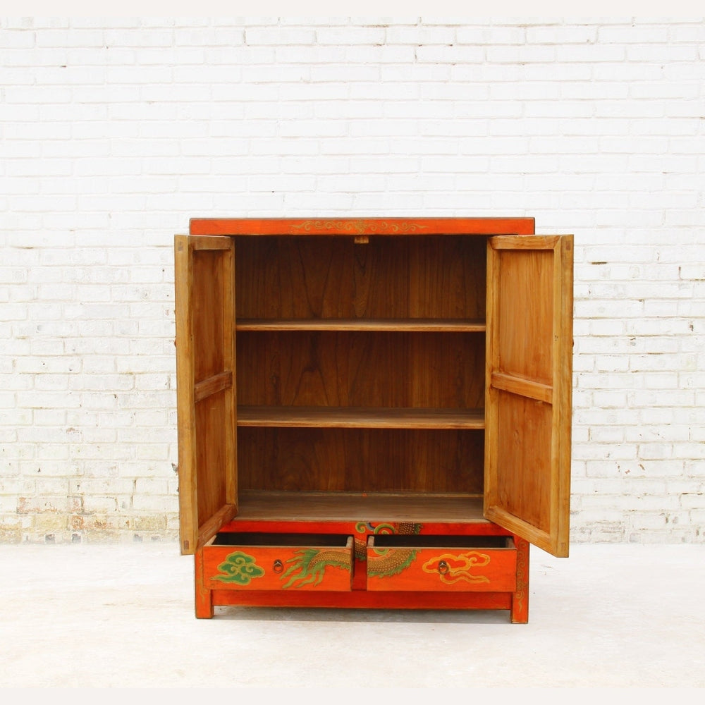 Edler China Schrank aus Massivholz in aufwendiger Handarbeit bemalt.