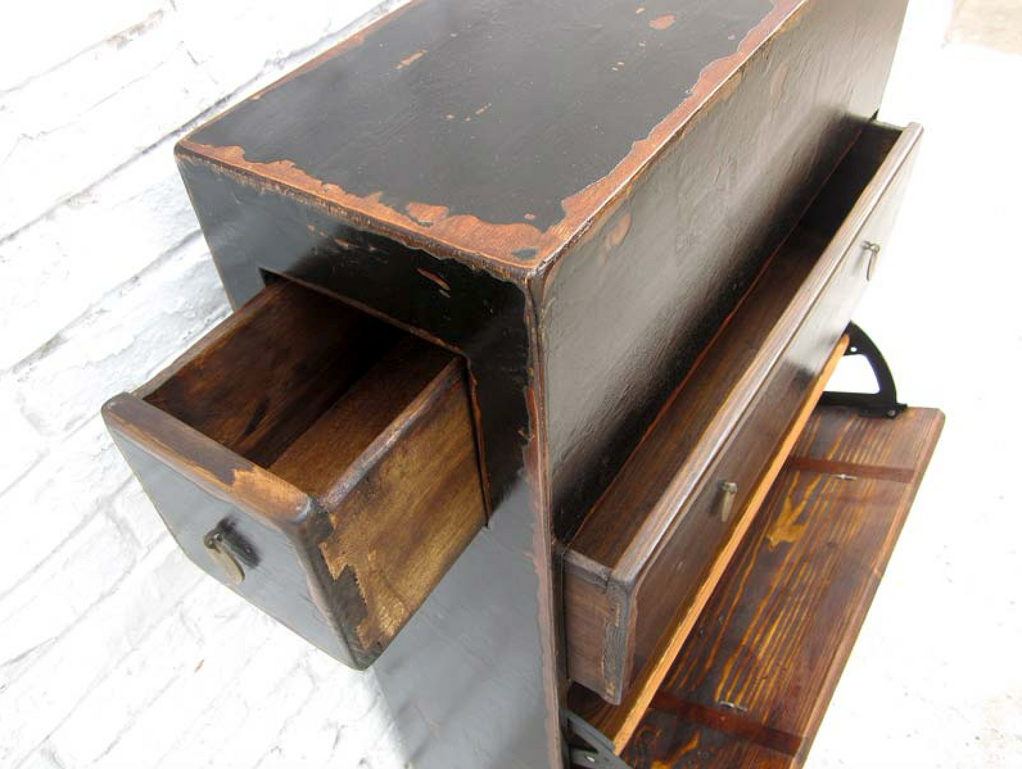 Schuhschrank im Used Look aus Massivholz in Handarbeit angerfertigt