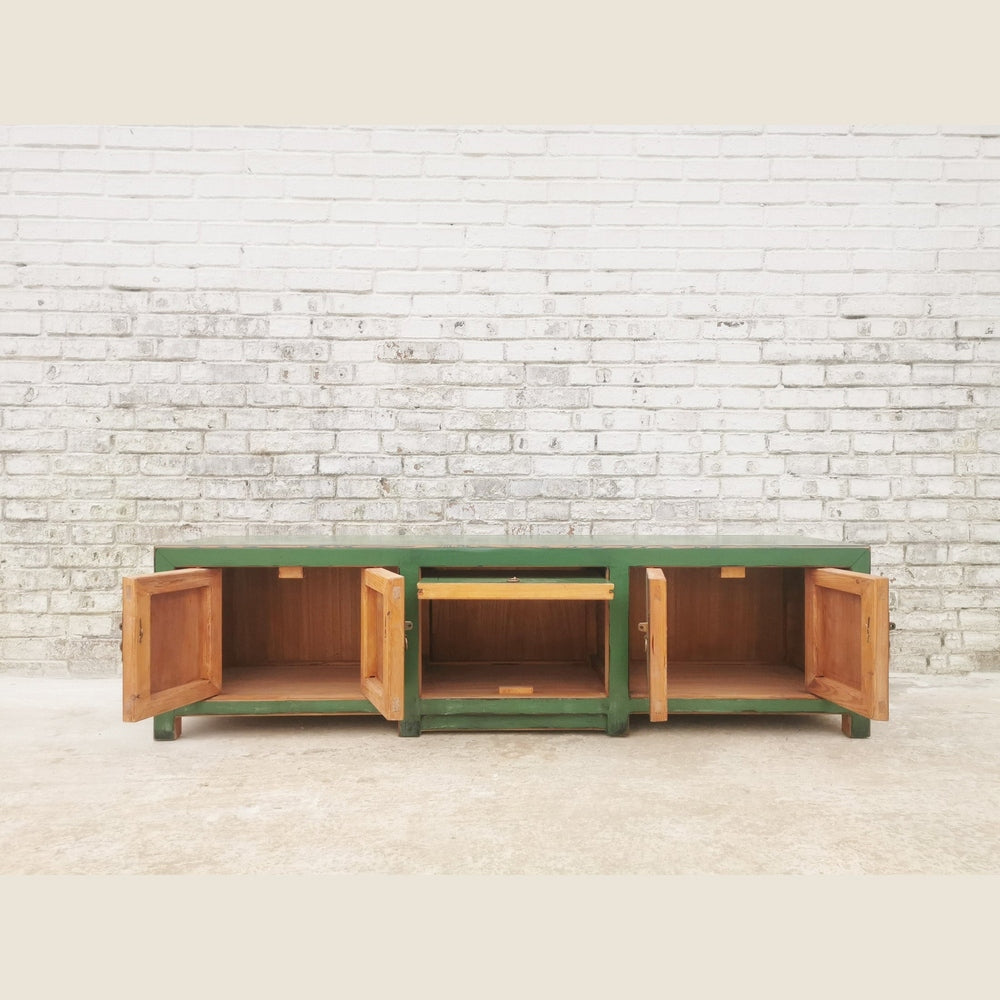 TV-Lowboard aus Vollholz in Trendfarbe