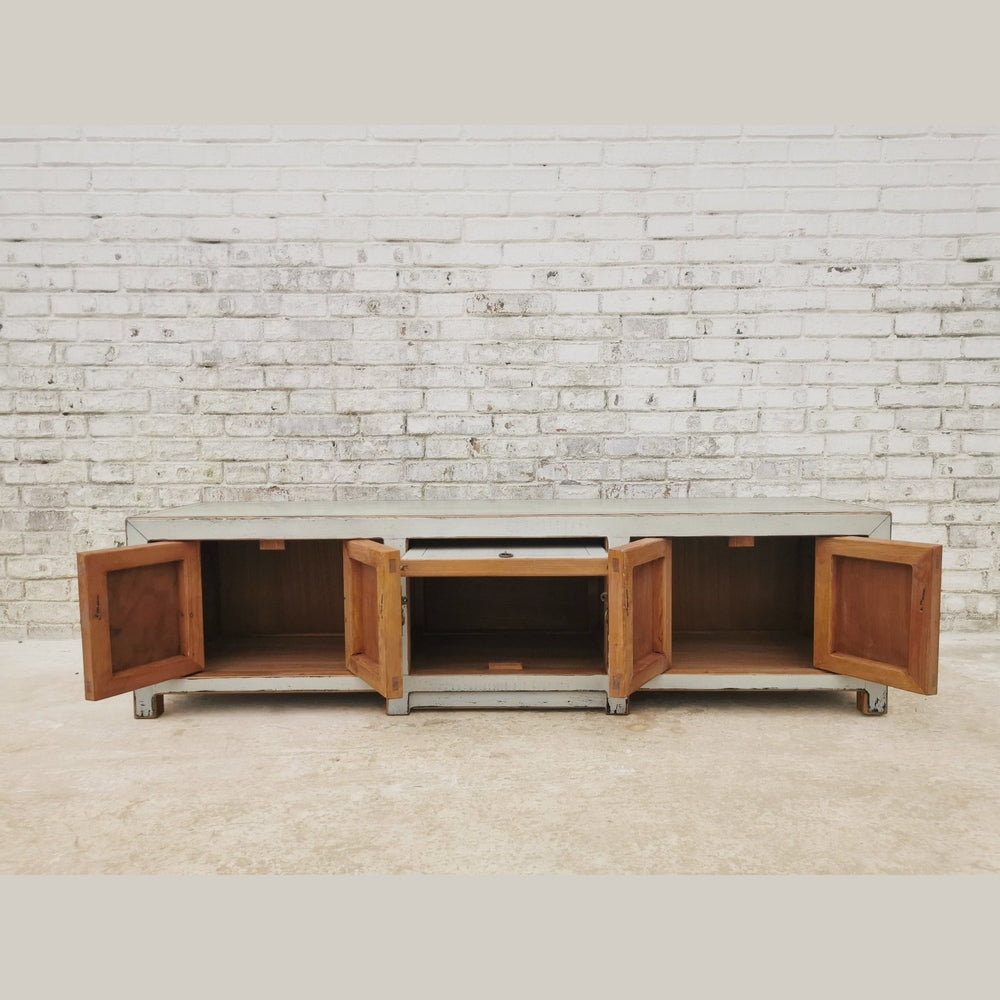 Minimalistisches China Lowboard mit antikem Finish