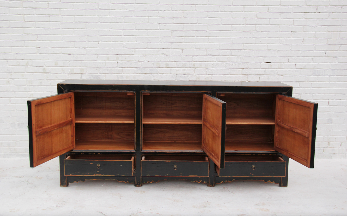 Moderne asia Kommode aus Naturholz mit feinen Details handgefertigt