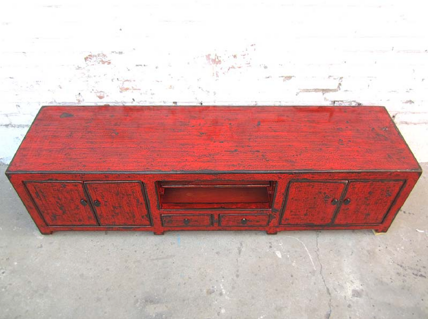 TV-Lowboard im Shabby Chic Stil aus Vollholz handgefertigt.