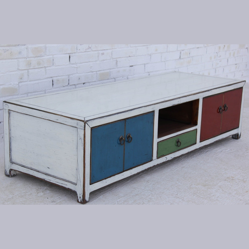 China Lowboard im Colorblocking-Design mit Beschlägen aus Naturholz
