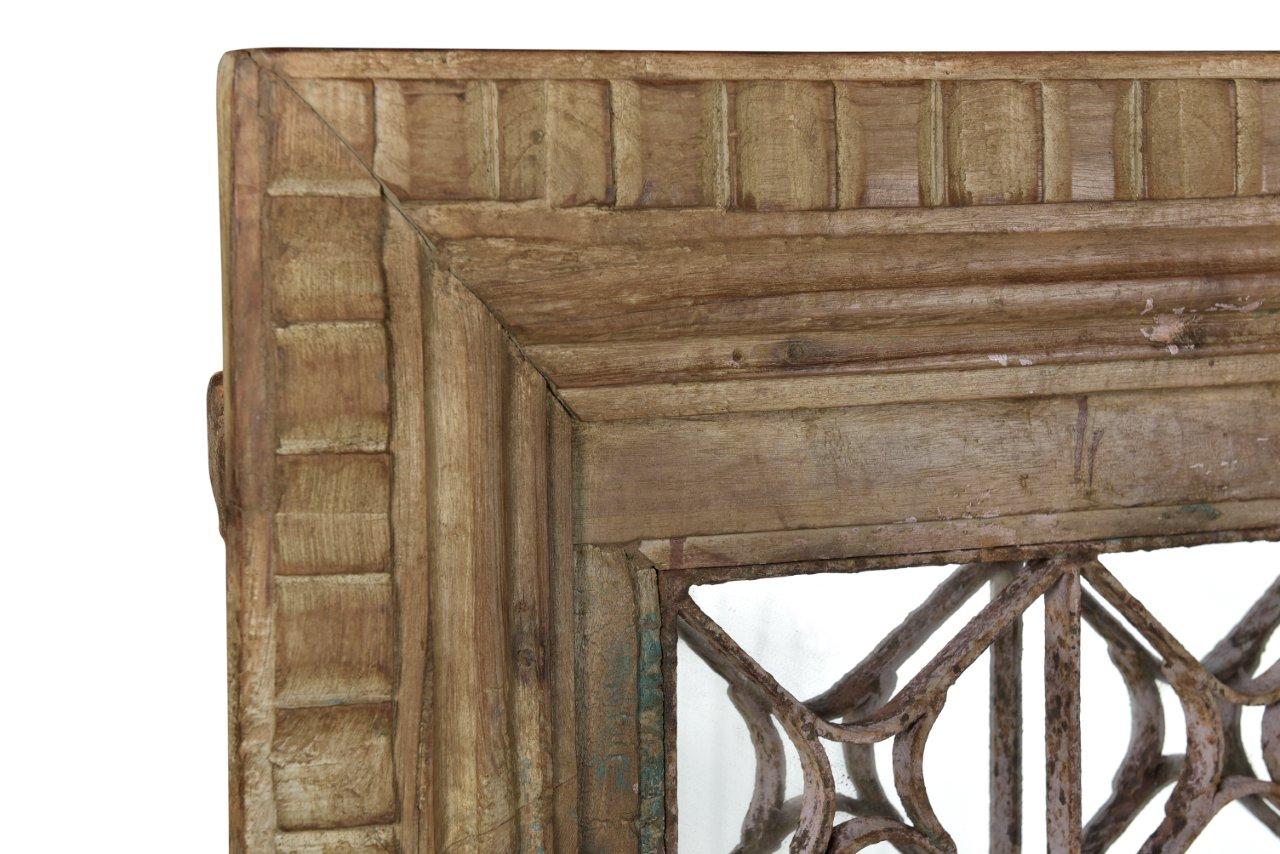Indisches Jali Fenster mit Gitter- und Spiegelelementen