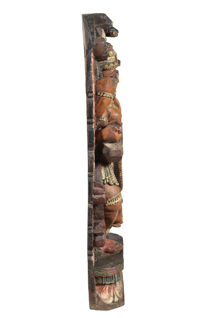 Bunt bemalte indische Statue aus Holz