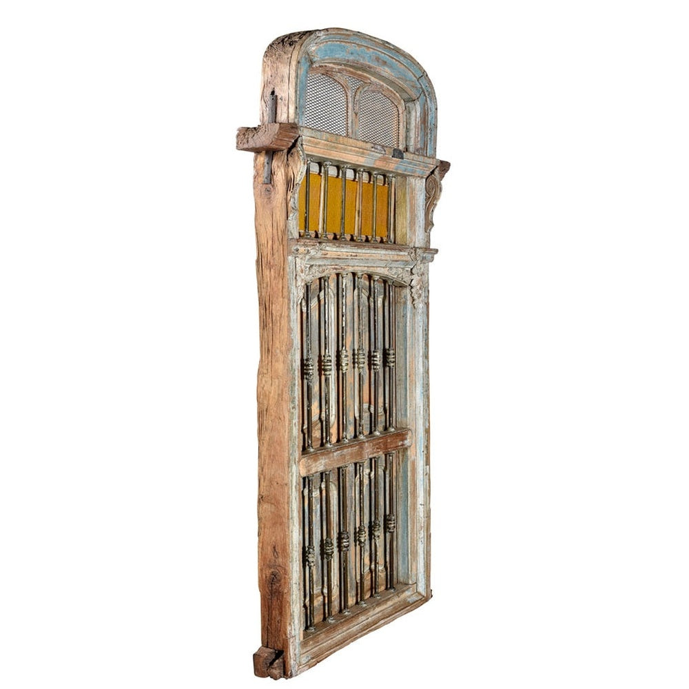 India 1920 mächtige Eingangstür Tor mit Rundbogen aus Holz und Metallbeschlägen Gujarat