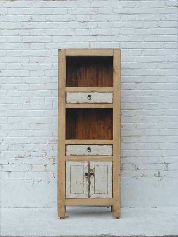 Schmaler heller Hochschrank Pinienholz Jilin 1930