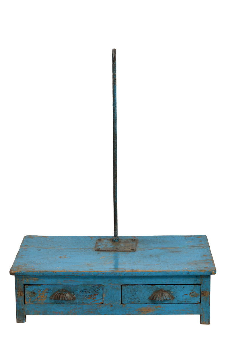 India kleiner niedriger Schreibtisch Lampenbeschlag shabby chic kräftig blau Gujarat 1950