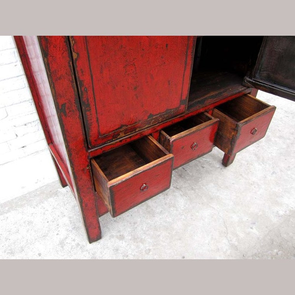 Traditioneller Chinesischer Hochzeitsschrank rot Shanxi 1860 aus dunkles Ulmenholz mit Metallbeschläge