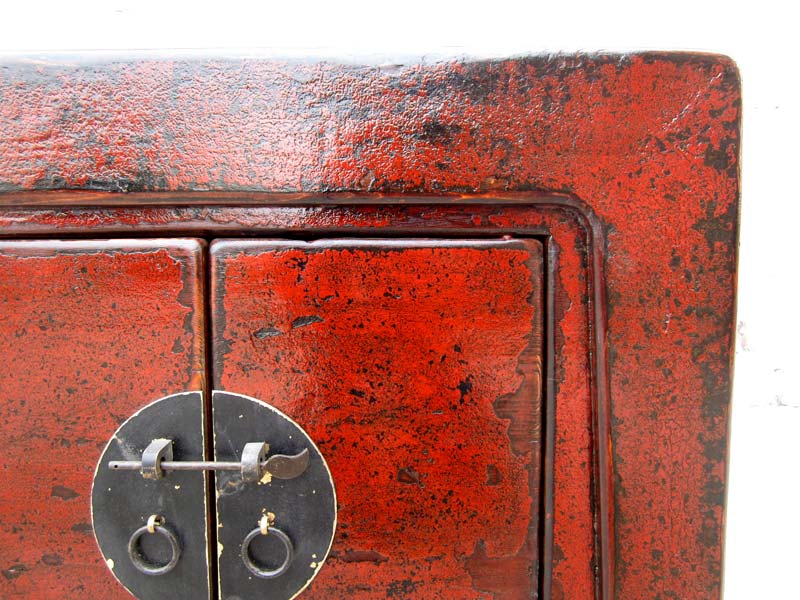 China Kommode Kolonialstil dunkelbraun lackierte Pinie mit vintage Patina