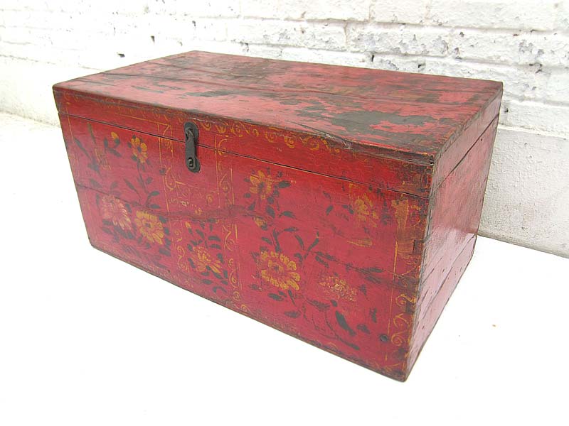 China Mongolei 1890 edle antike Hochzeitstruhe rot lackierte Pinie mit feiner floraler Bemalung von Luxury-Park