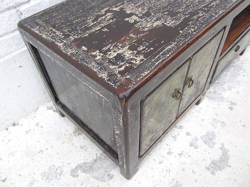 China shabby chic Lowboard flache Anrichte für TV Flachbildschirm Pinie schmutzgrau heavy used Optik von Luxury Park