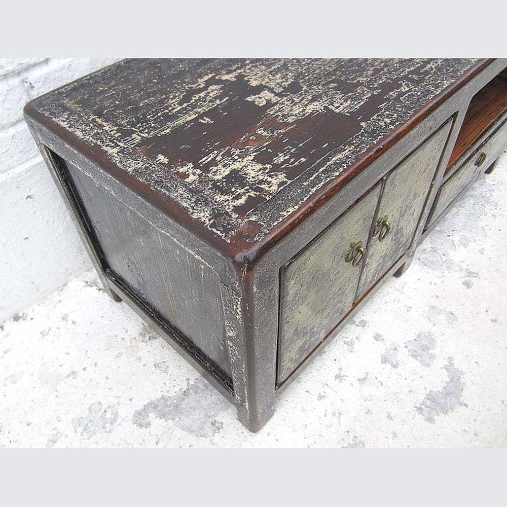 China shabby chic Lowboard flache Anrichte für TV Flachbildschirm Pinie schmutzgrau heavy used Optik von Luxury Park