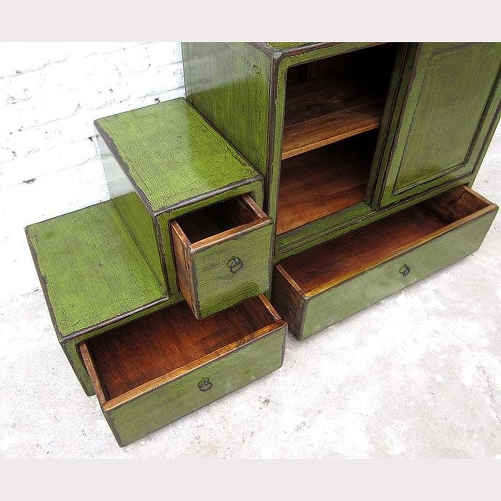 China große Treppen Kommode vintage gruen shabby chic Abnutzungsspuren viele Schubladen beidseitig aufstellbar von Luxury Park