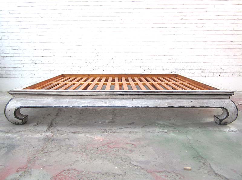 Asien flaches Doppel Bett Antikweiß Vintage Stil Vollholz 200x140x35cm