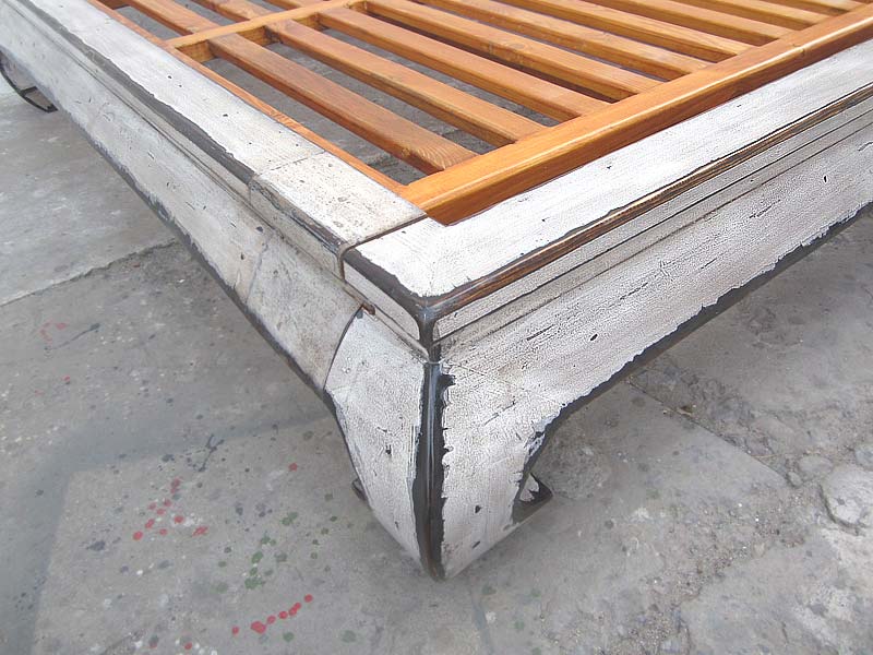 Asien flaches Doppel Bett Antikweiß Vintage Stil Vollholz 200x140x35cm