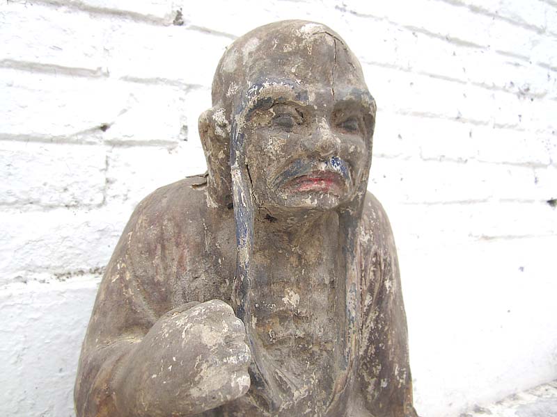 Mönch im Gespräch sitzend Statue Figur Skulptur Pappelholz China 1910