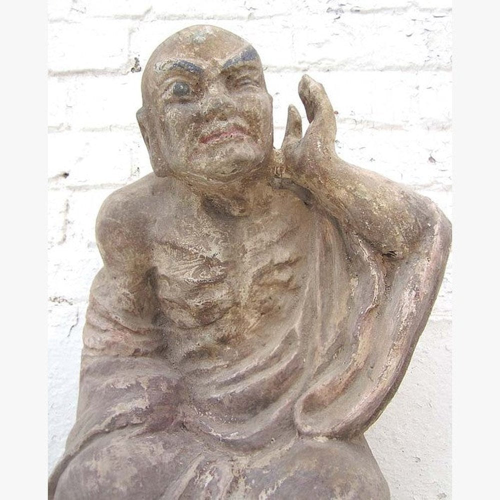 Skulptur der Lauschende Mönchsfigur buddhistisch Pappel rund 90 Jahre alt von Luxury Park