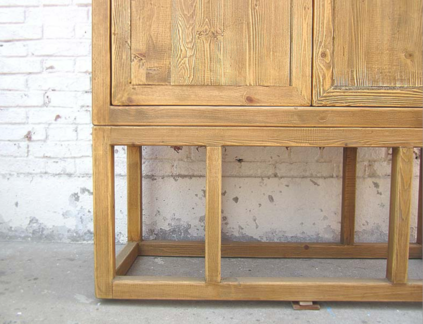 Wunderschöner Chinesischer Wohnzimmerschrank  aus Massivholz