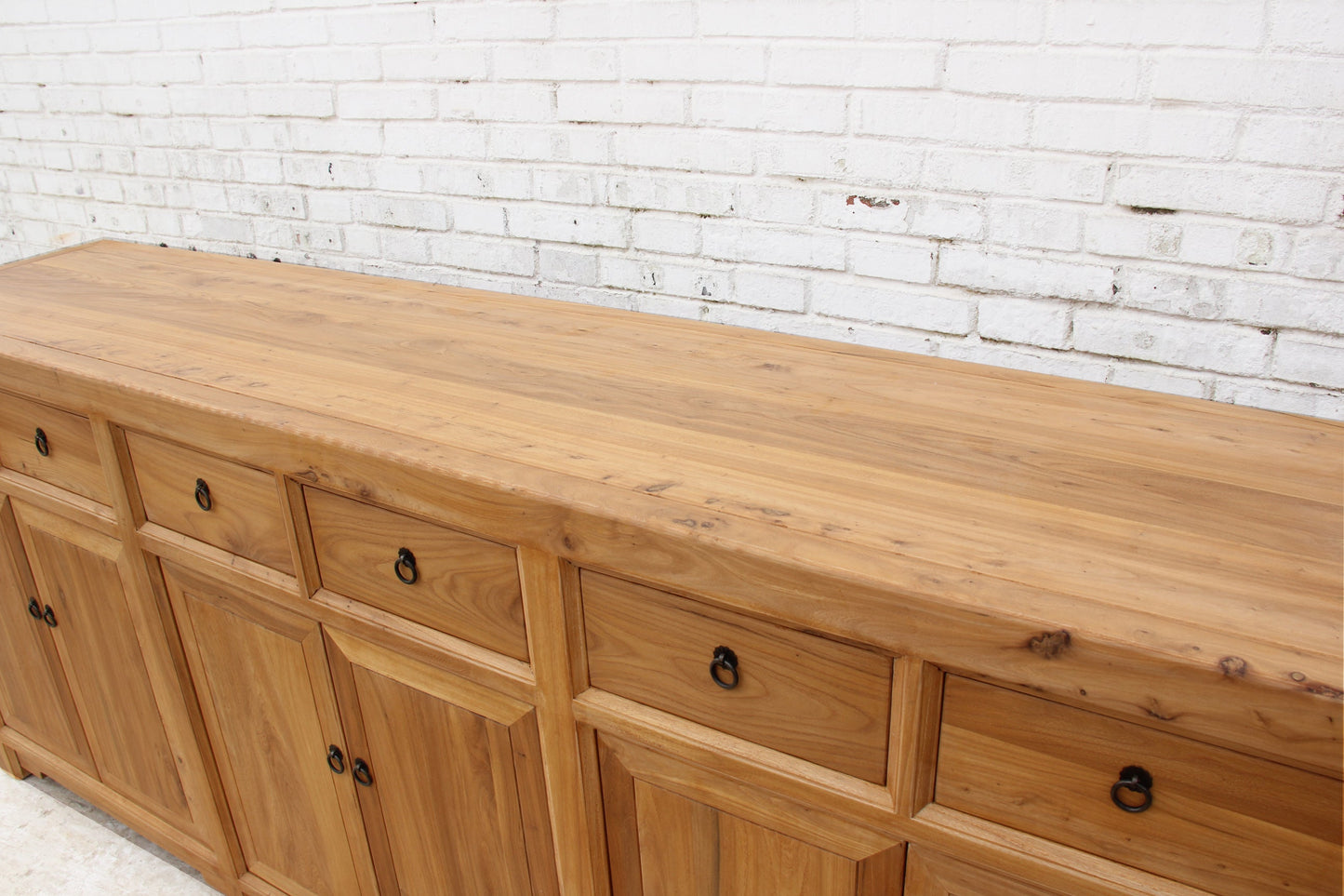 Aufwendig verarbeitetes Chinesisches Sideboard aus massivem Naturholz