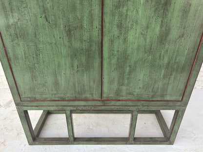 Kleiderschrank mit  Kleiderstange und Regalboden aus Vollholz