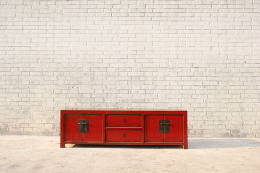 China Lowboard mit traditionellen Elementen in Handarbeit gefertig aus massivem Naturholz.