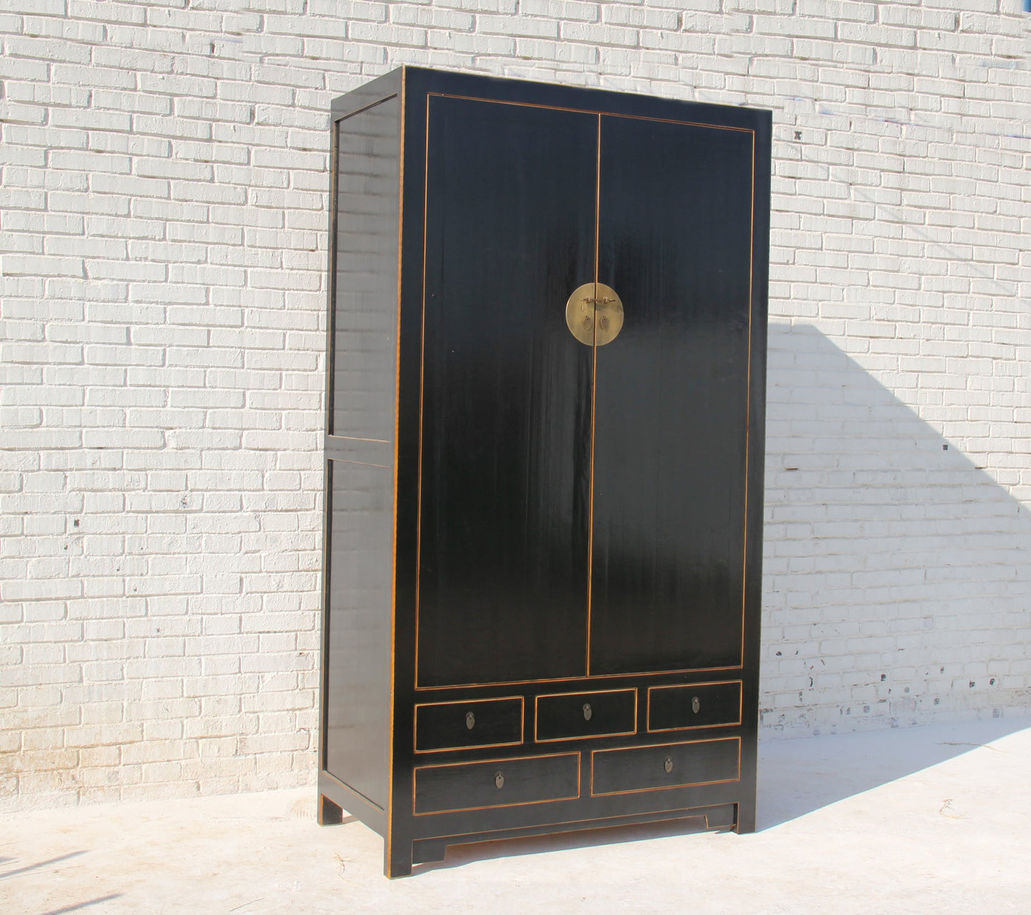 Chinesischer Kleiderschrank aus stabilem Naturholz handgefertigt