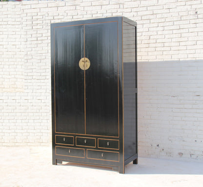 Chinesischer Kleiderschrank aus stabilem Naturholz handgefertigt