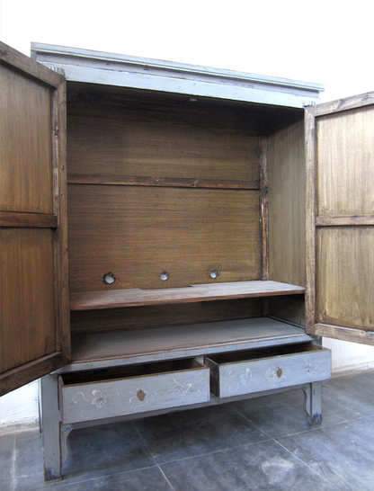 Moderner chinesischer Kleiderschrank in traditioneller Optik