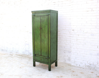 China Schrank aus Vollholz in aufwendiger Handarbeit hergestellt