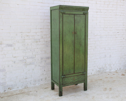 China Schrank aus Vollholz in aufwendiger Handarbeit hergestellt