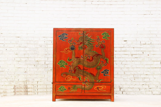 Edler China Schrank aus Massivholz in aufwendiger Handarbeit bemalt.