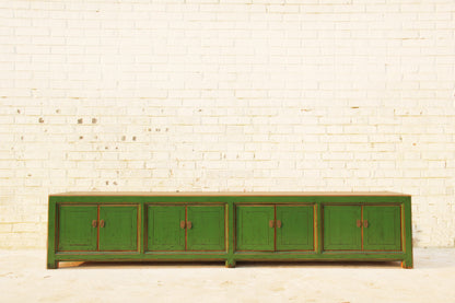 Großes TV-Lowboard im Shabby Chic Stil mit aussagekräftiger Patina in Handarbeit angefertigt aus Vollholz.