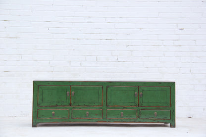 TV-Lowboard in nahtloser Verarbeitung aus Massivholz.