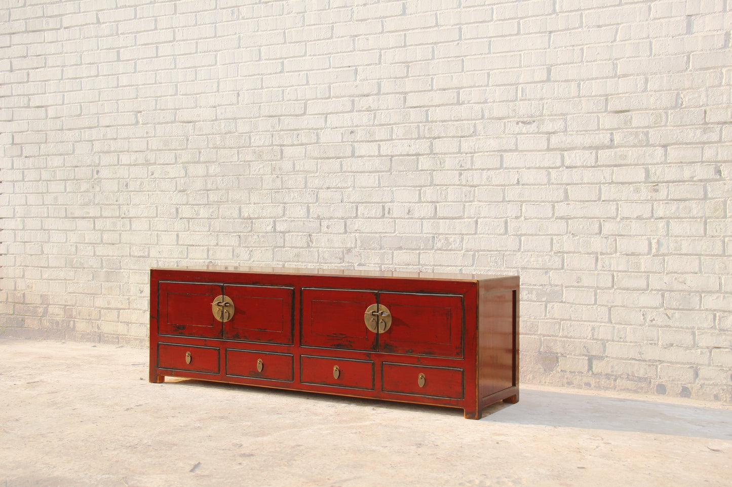China Lowboard aus Massivholz mit traditionellen Elementen