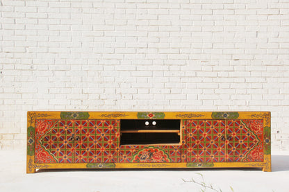 China Lowboard mit aufwendiger Bemalung im tibetanischen Design auf edlem Massivholz