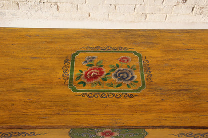 China Lowboard mit aufwendiger Bemalung im tibetanischen Design