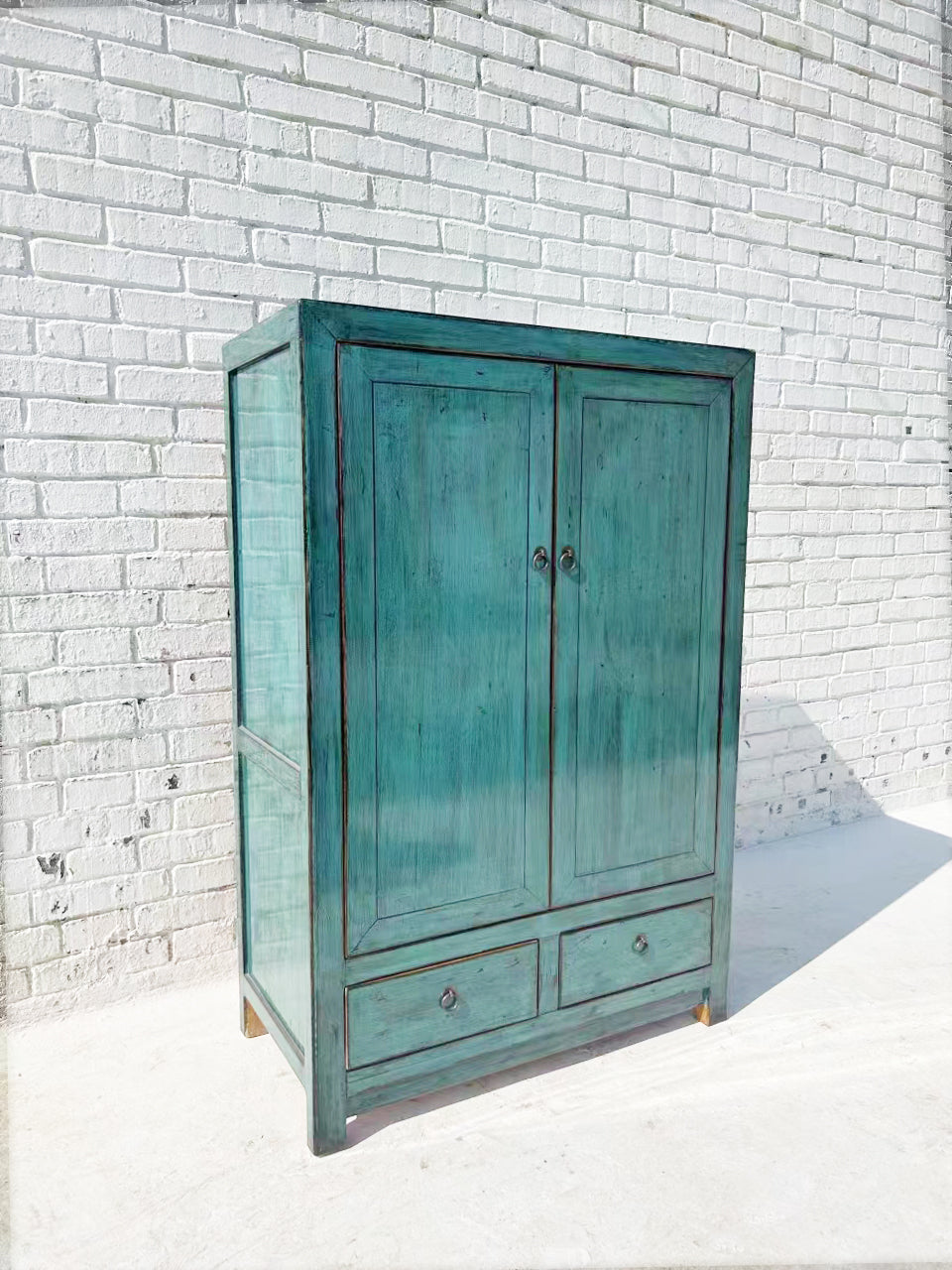 Moderner chinesischer Kleiderschrank mit Ombré Farbverlauf
