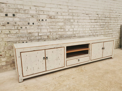 TV-Lowboard im Shabb Chic Stil aus Massivholz handgefertigt