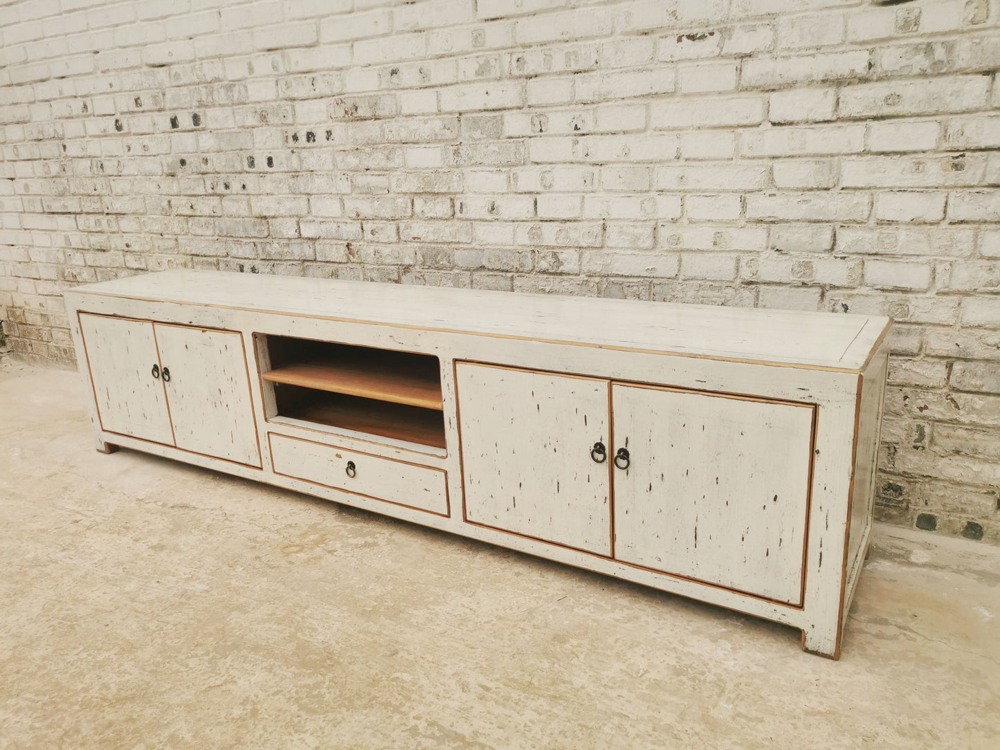 TV-Lowboard im Shabb Chic Stil aus Massivholz handgefertigt