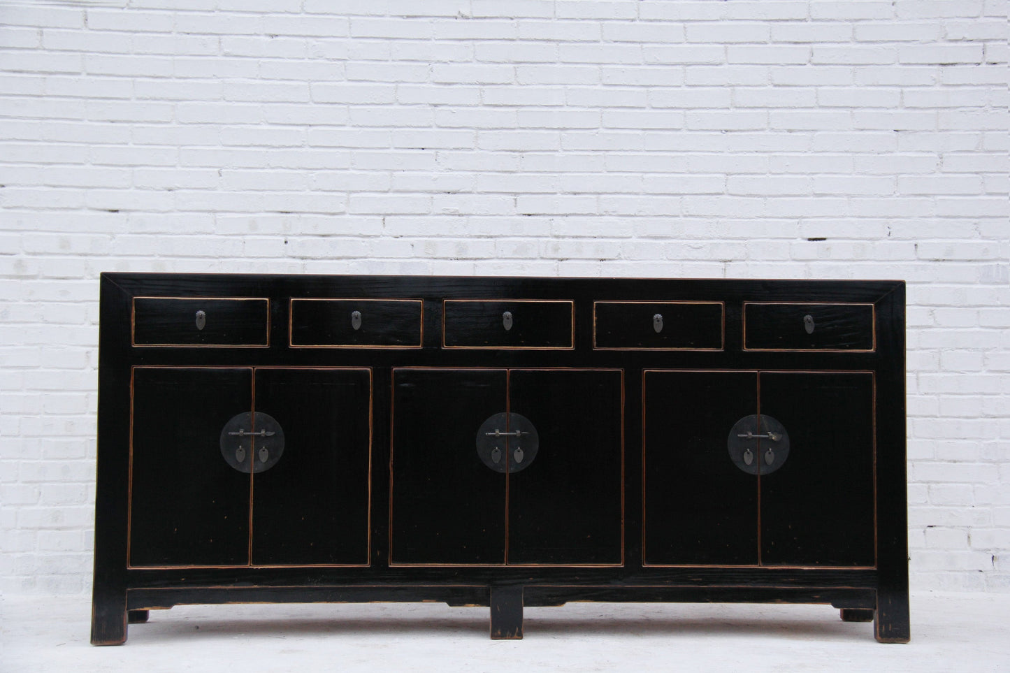 Moderne asia Kommode in elegantem Design aus Massivholu in liebevoller Handarbeit hergestellt.