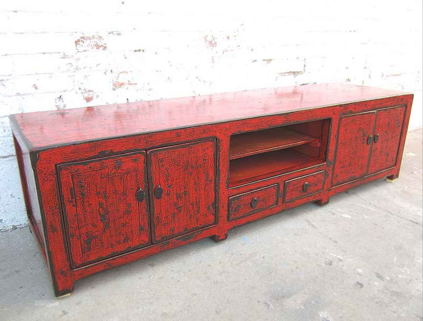 TV-Lowboard im Shabby Chic Stil aus Vollholz handgefertigt.