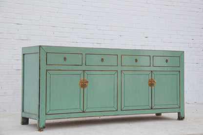 Anrichte mit himmelblauer Lasur und verspielten Design aus Massivholz