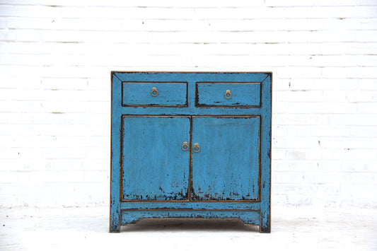 asia Kommode im Shabby Chic Stil aus Massivholz in Handarbeit hergestellt mit metalischen Knäufen.